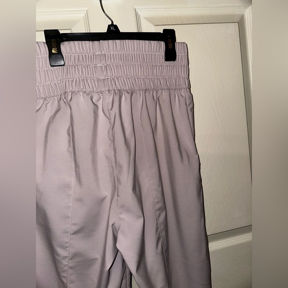 NWT Nike Women's Pants Taupe Gray M gym running athletic athleisure activewear - Picture 6 of 12